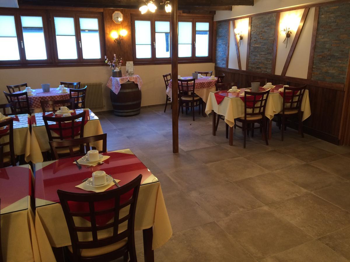 Auberge Des Trois Chateaux Eguisheim Eksteriør billede
